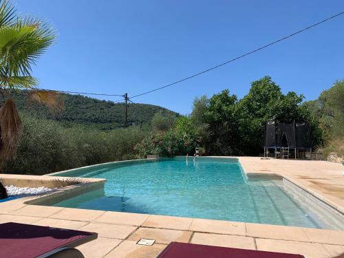 Tranquillité et authenticité dans les hauteurs gîte à louer Les Veyans