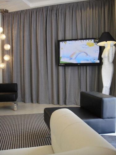 Atmosphere Suite Hotel - image 8