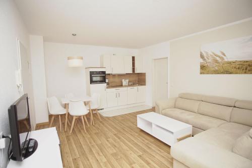 strandnah mit Terrasse, gratis Nutzung vom AHOI Erlebnisbad und Sauna in Sellin - Strandhaus Mönchgut FeWo06, Lobbe (foto 7)