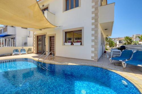 Villa with Sea View image 7