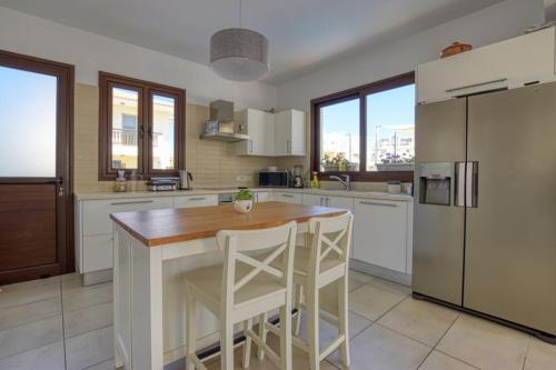 Villa with Sea View image 3