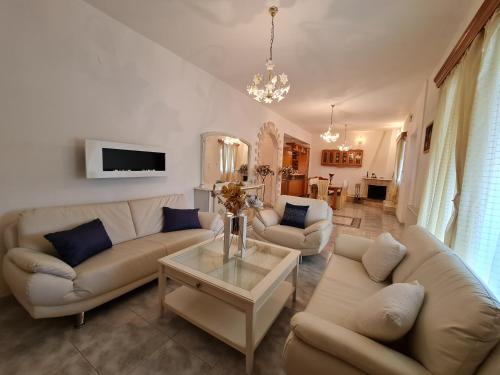 Myrtia Guest House in พีร์กอส