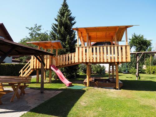 Spēļu laukums, Birkholmhof in Barnau