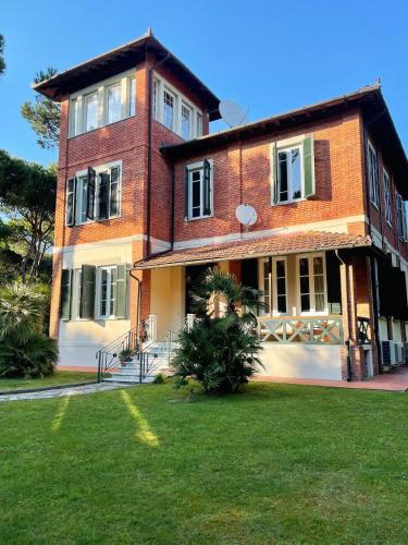 Villa Liberty al mare - Massa