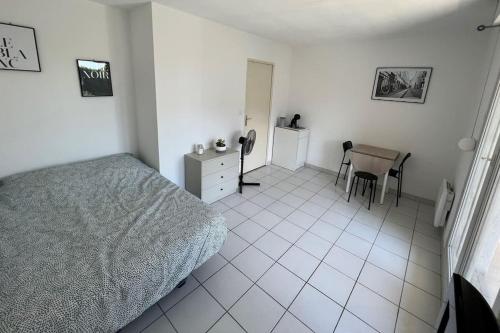 Le Studio 36 à Nîmes, Wifi, Balcon - Apartment - Nîmes