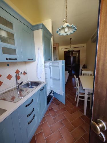 Grazioso appartamento bilocale al primo piano 3 posti letto con terrazzino. Piscina condominiale