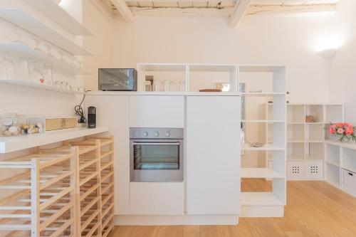 Wine Not Apartment Como Centre by Rent All Como - image 3