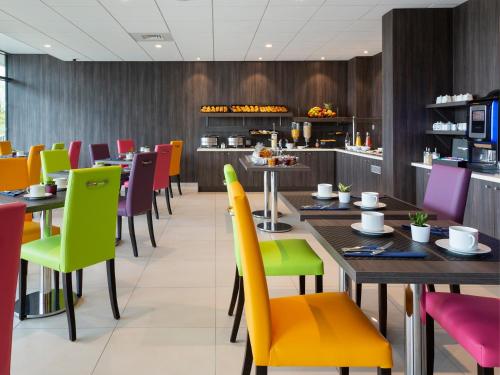 Ресторан, Hotel Roi Soleil Prestige Plaisir - St Quentin in Плезір