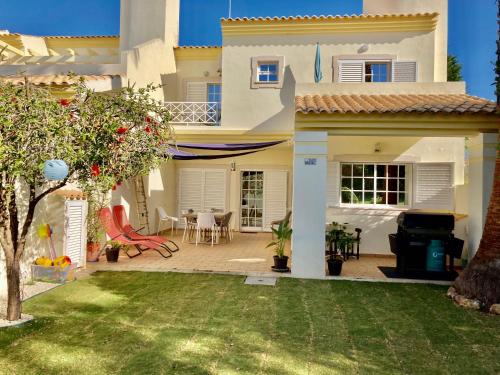 Vila, piscine à 2km des plus belles plages d’Algarve gîte à louer Malhadais