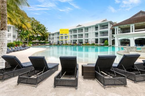 Beach Club Port Douglas Luxury Apartments photo 2