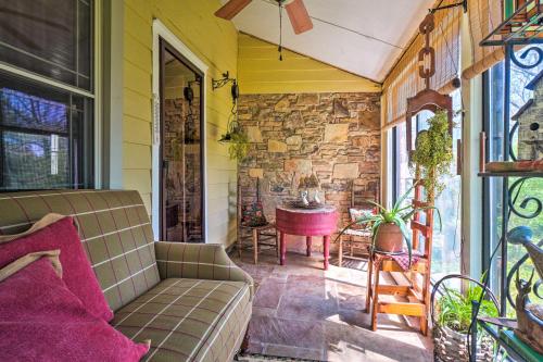 Dreamy Homestead Escape: Patio, Ranch On-Site in Lake Tansi (TN)