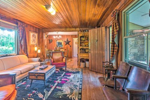 Dreamy Homestead Escape: Patio, Ranch On-Site in Lake Tansi (TN)