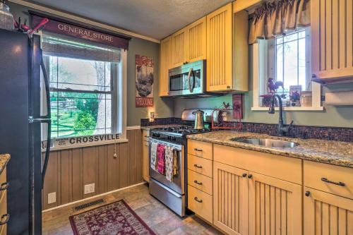 Dreamy Homestead Escape: Patio, Ranch On-Site in Lake Tansi (TN)
