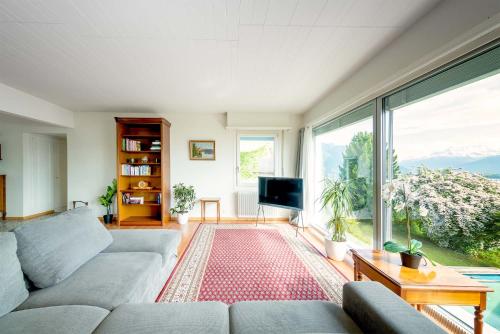  Rooms in Splendid Apartment with Parking-Stunning Lake View in Montreux