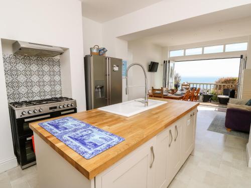 Seaview House Ventnor - image 2