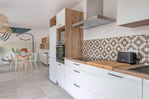 virtuve, Maison pour 6 personnes à Saint Michel Chef Chef (Maison pour 6 personnes a Saint Michel Chef Chef) in Saint Michel Chef Chef