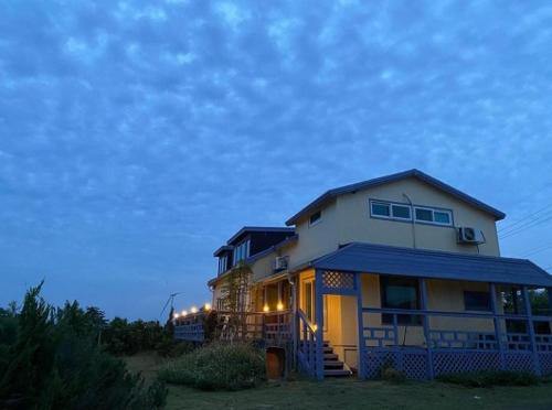Warang Guesthouse — Hotel in Jeju