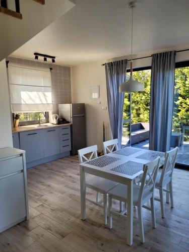 2 bedrooms, 6 beds