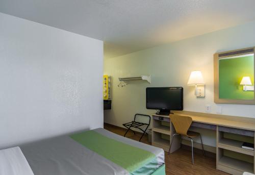 Motel 6-Bellmead TX - Waco - image 3