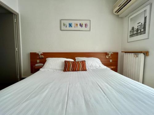 Hotel Colbert - image 2
