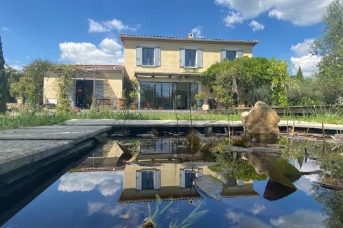 La Pimprenelle - Villa sur terrain arboré avec Piscine gîte à louer Poulx