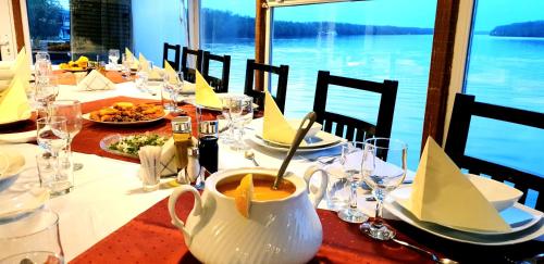 Hotel Restaurant Plutitor Delta Ways in Nufăru