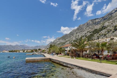 Apartment with Sea View image 8
