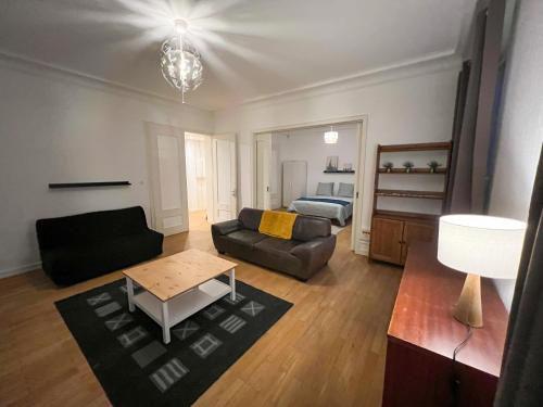 Chambres privées -Private room- dans un spacieux appartement - 100m2 centre proche gare