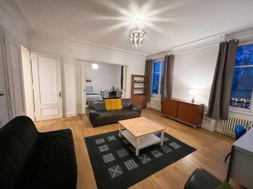 Chambres privées -Private room- dans un spacieux appartement - 100m2 centre proche gare