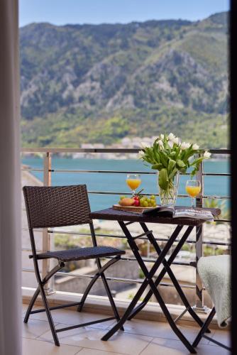 Apartment with Sea View image 5
