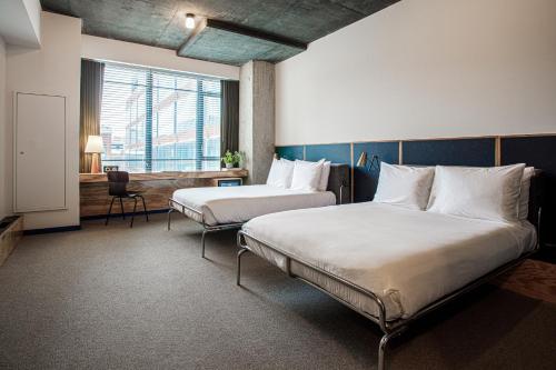 2 double beds