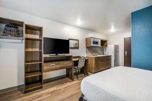 WoodSpring Suites Elgin - Chicago - image 12