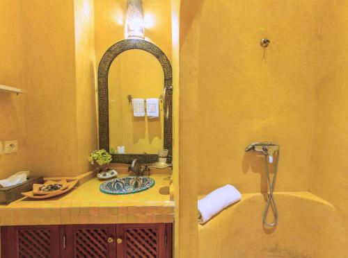 room detail thumbnail 2