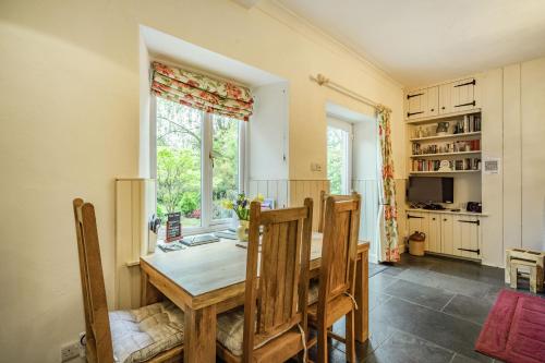 Coachman's Cottage Grange-Over-Sands - image 12
