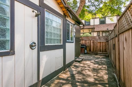 Santa Barbara Beach Cottage