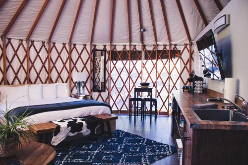 Escalante Yurts - Luxury Lodging