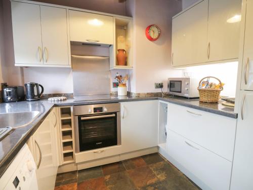 Beckside Cottage - image 10