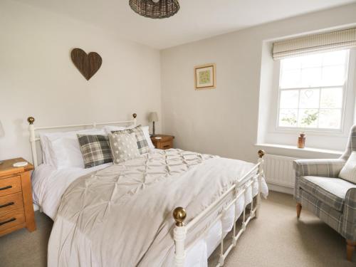 Beckside Cottage - image 2