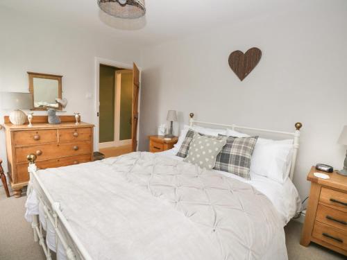 Beckside Cottage - image 4