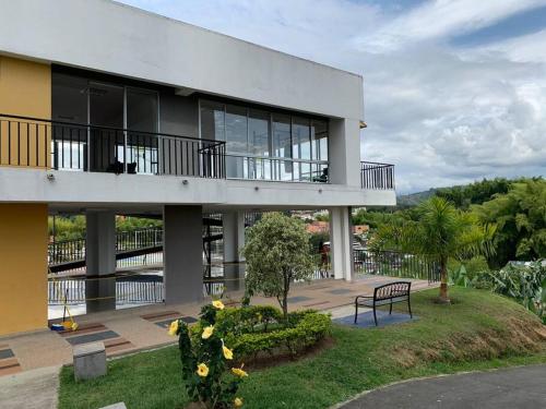 숙소 외관, Full furnished apartment in Pereira in 산 호아킨
