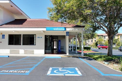 Motel 6-San Luis Obispo CA - South - image 3