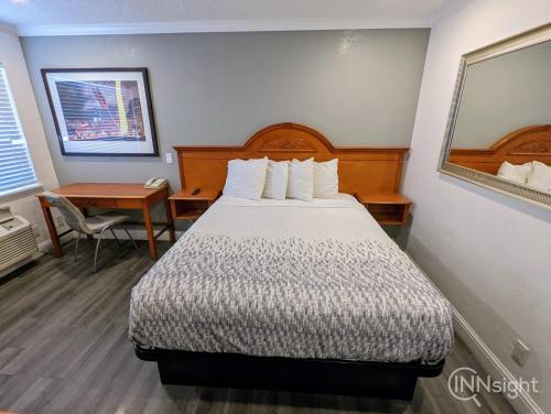 Deluxe Inn - main image