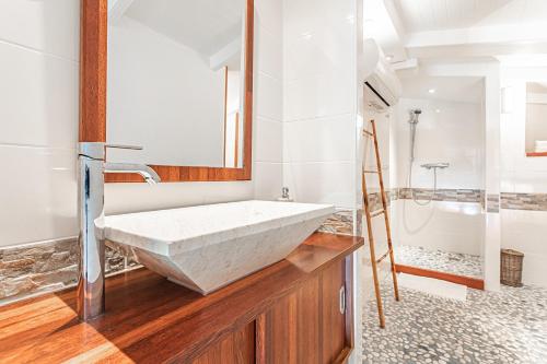 One-Bedroom Apartment image 10