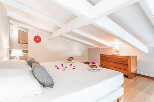 One-Bedroom Apartment image 4