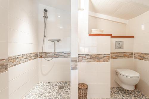 One-Bedroom Apartment image 3