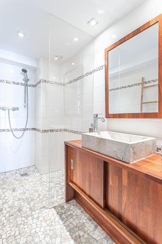 One-Bedroom Apartment image 2