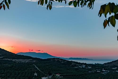 Rikanthos Stone Sea View Apartment