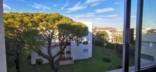 Magnifique Studio dans residence avec Piscine in Laval