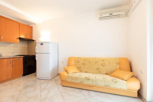 One-Bedroom Apartment image 4
