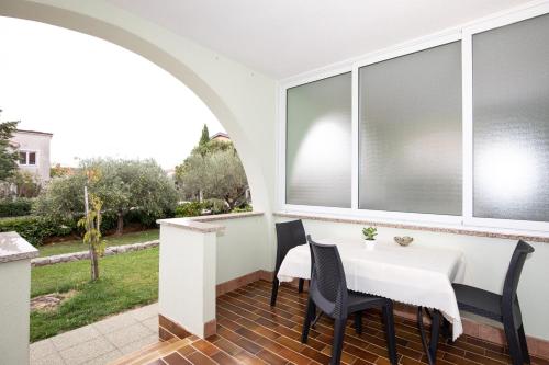 One-Bedroom Apartment room in Justic